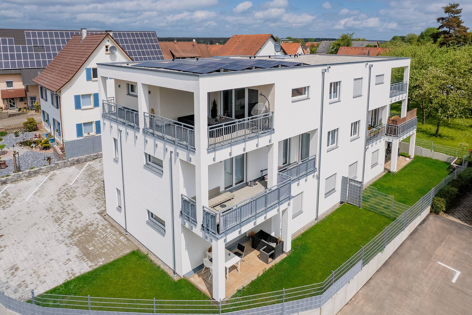 Objektbau in Holzfertigbauweise Mehrfamilienhaus in ökologischer Fertigbauweise