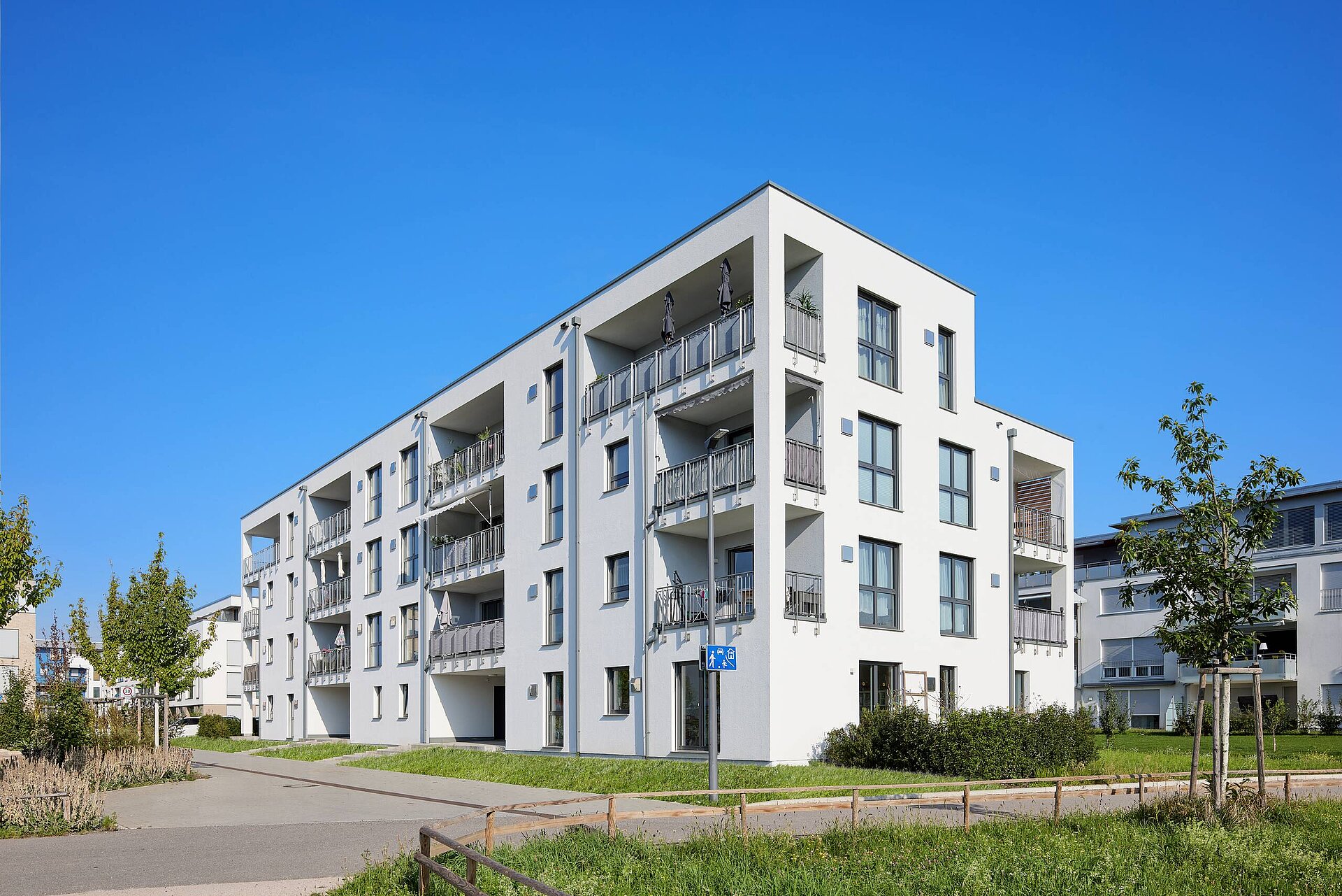 viergeschossiges Merfamilienhaus Mehrfamilienhaus